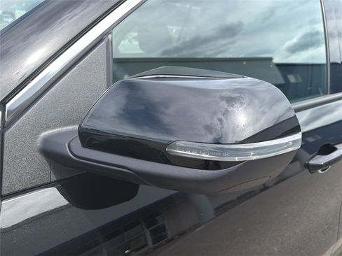 Used 2025 Chevrolet Traverse LT AWD/4WD image 35