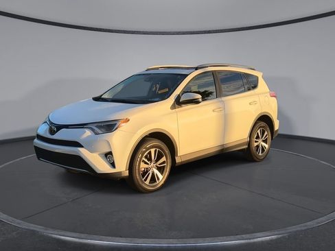 Used 2018 Toyota RAV4 XLE FWD image 4