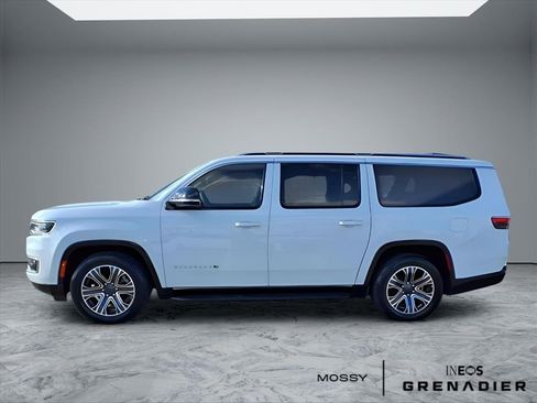 Used 2024 Jeep Wagoneer L Series II w/ Flexible Seating Group image 4