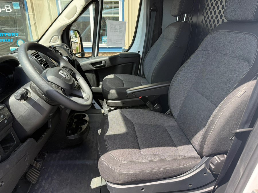 Used 2025 RAM ProMaster 2500 w/ U-Haul Equipment Group FWD image 4