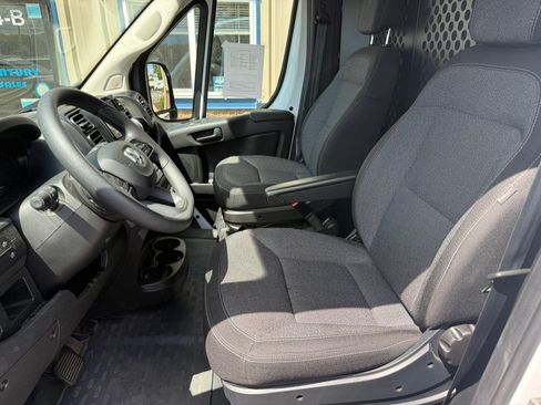 Used 2025 RAM ProMaster 2500 w/ U-Haul Equipment Group FWD image 4