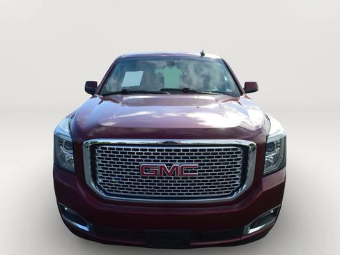 Used 2017 GMC Yukon XL SLE w/ SLE Value Package AWD/4WD image 2