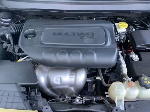 Used 2021 Jeep Cherokee Latitude Plus AWD/4WD image 8