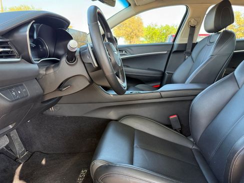 Used 2025 Genesis G70 2.5T image 29