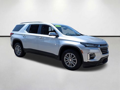 Used 2022 Chevrolet Traverse LT FWD image 2
