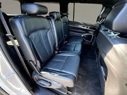 Used 2022 Jeep Wagoneer Series II AWD/4WD image 25