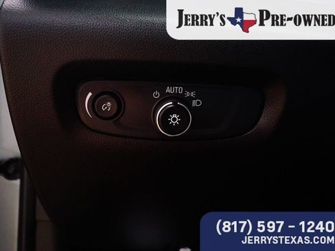 Used 2023 Chevrolet Traverse RS FWD image 15