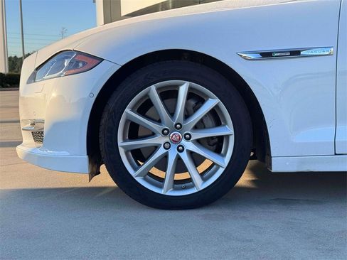 Used 2019 Jaguar XJ R-Sport image 5