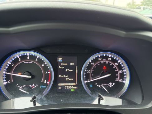 Used 2019 Toyota Highlander XLE FWD image 12