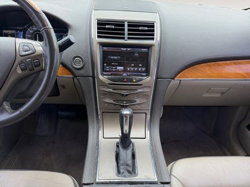 Used 2013 Lincoln MKX FWD image 11