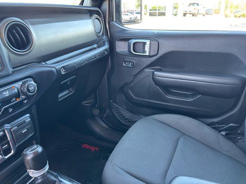 Used 2019 Jeep Wrangler Unlimited Sport S AWD/4WD image 19