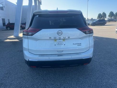 Used 2024 Nissan Rogue Platinum w/ Platinum Premium Package image 27