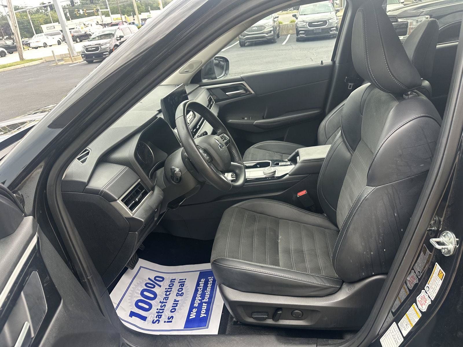 Used 2025 Mitsubishi Outlander AWD image 18