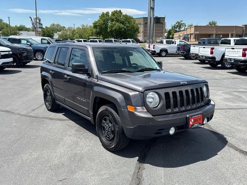 Used 2016 Jeep Patriot Sport FWD image 12