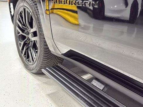 Used 2024 Chevrolet Suburban High Country image 16