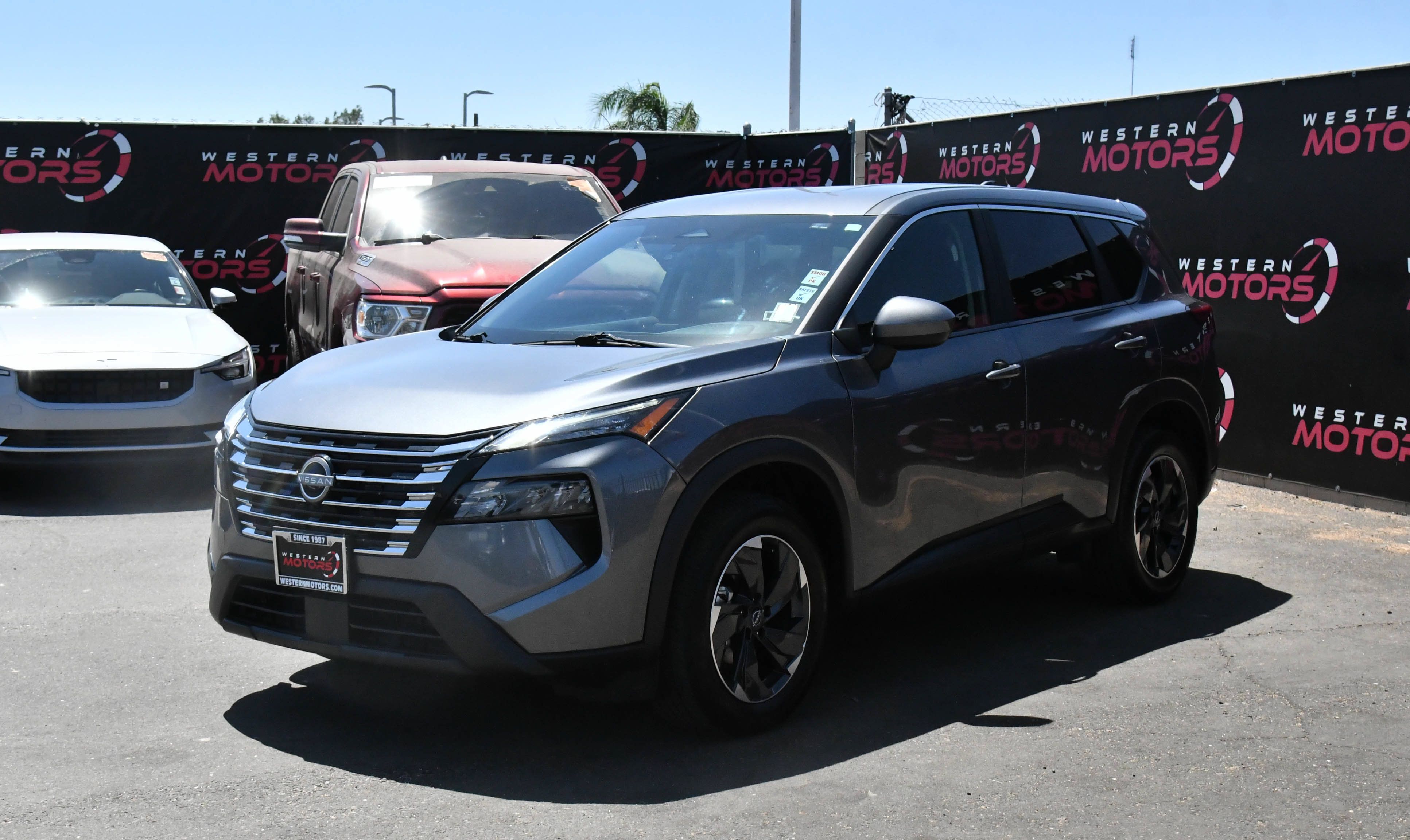 Used 2025 Nissan Rogue SV AWD/4WD image 3