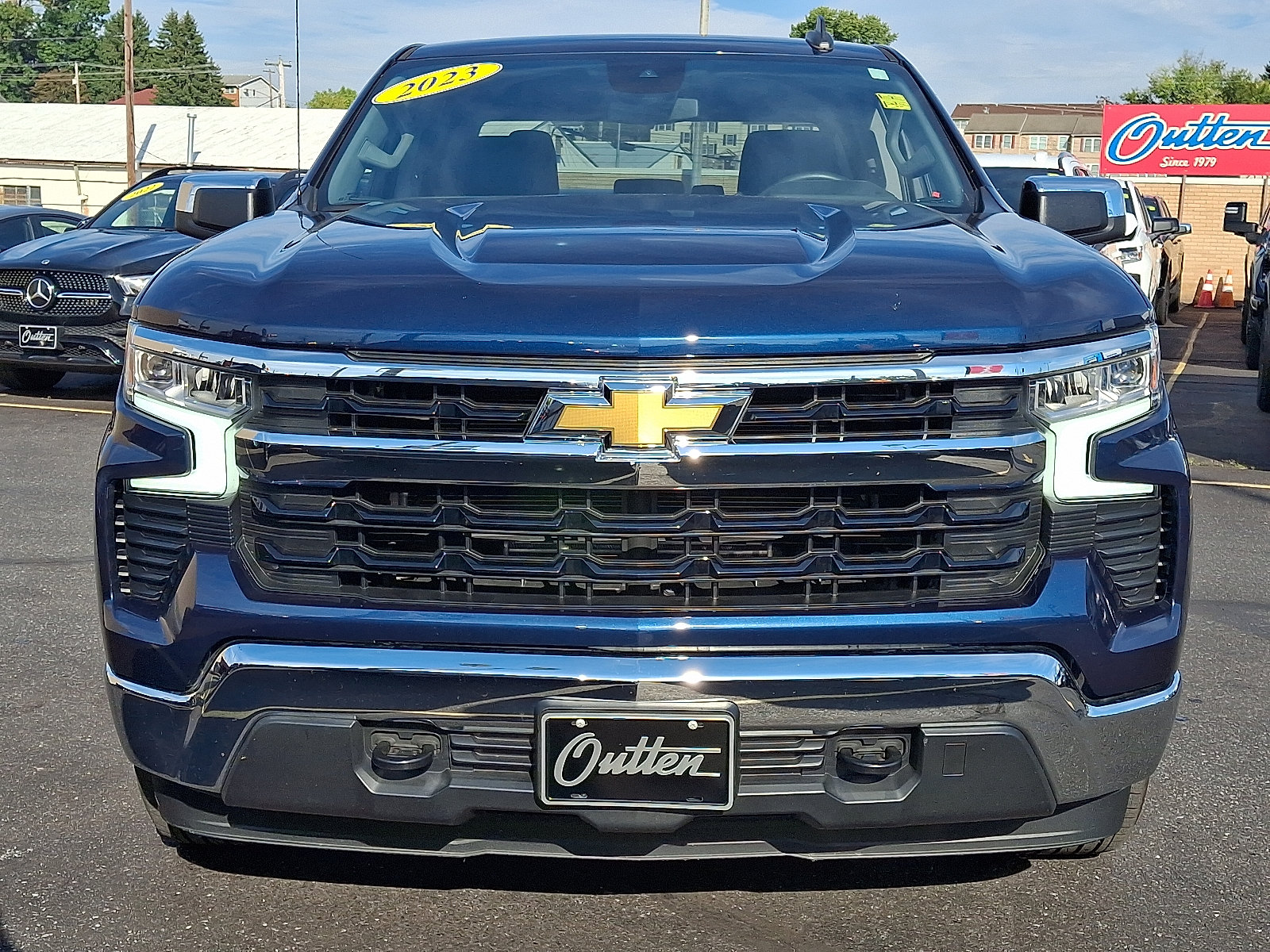 Used 2023 Chevrolet Silverado 1500 LT AWD/4WD image 9