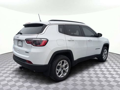 Used 2025 Jeep Compass Latitude w/ Convenience Group image 3