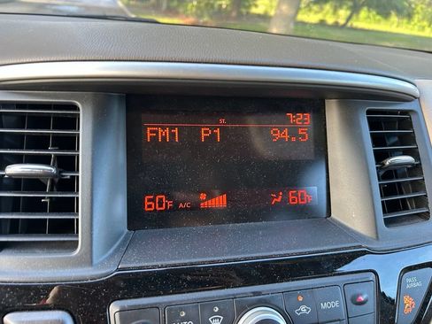 Used 2014 Nissan Pathfinder S FWD image 24
