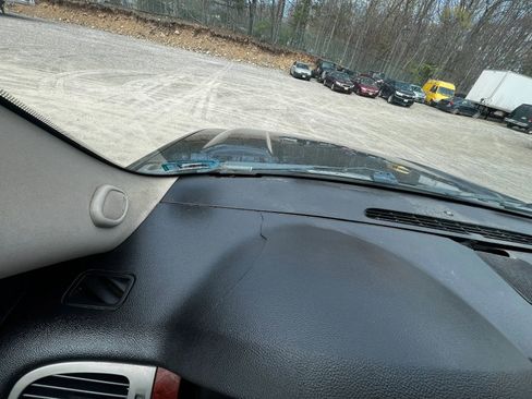 Used 2011 Chevrolet Avalanche LTZ AWD/4WD image 21