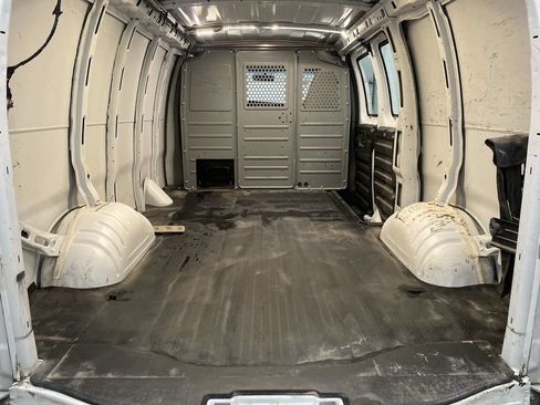 Used 2017 GMC Savana 2500 RWD image 13