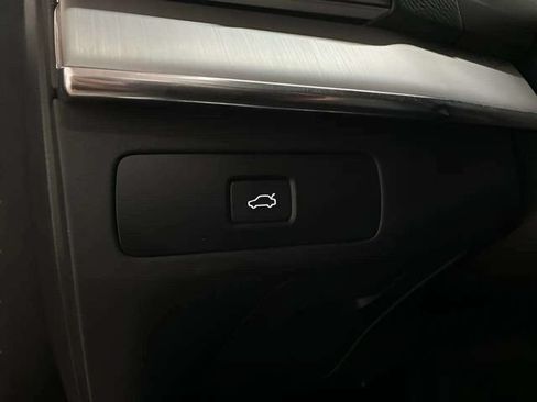 Used 2025 Volvo XC90 B5 Core AWD/4WD image 34