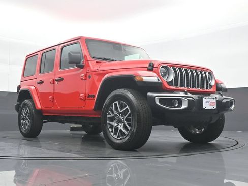 Used 2025 Jeep Wrangler Unlimited Sahara AWD/4WD image 33