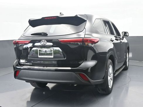 Used 2023 Toyota Highlander L image 5