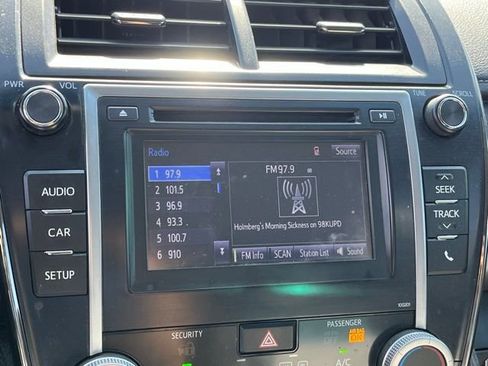 Used 2014 Toyota Camry SE FWD image 17