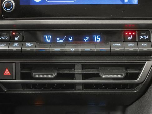 Used 2025 Toyota Camry LE AWD/4WD image 29
