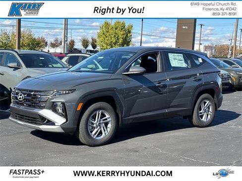 New 2026 Hyundai Tucson SE image 1