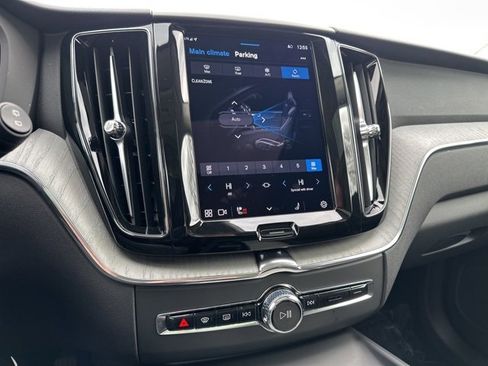 Certified 2025 Volvo XC60 B5 Plus image 21