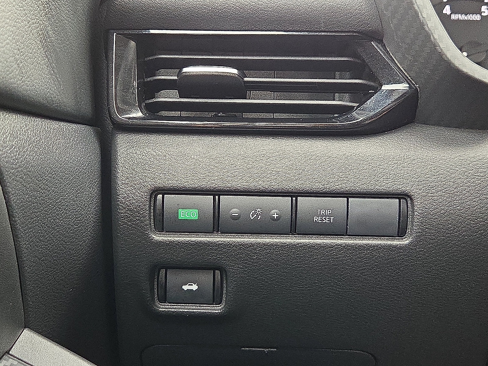 Used 2025 Nissan Sentra SV FWD image 21