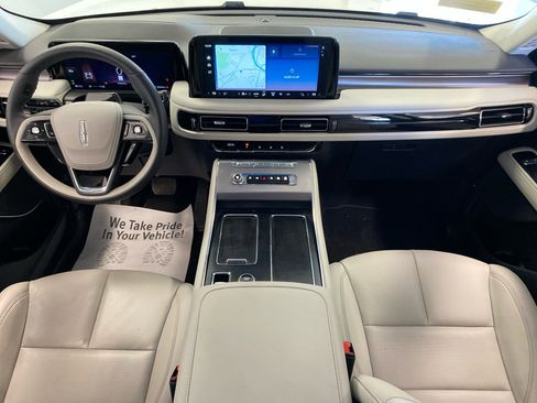Certified 2025 Lincoln Aviator AWD image 11