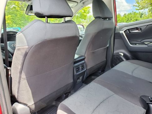 Used 2025 Toyota RAV4 XLE AWD/4WD image 9