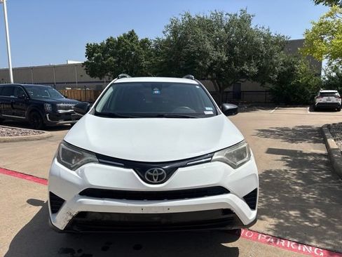 Used 2017 Toyota RAV4 LE FWD image 2