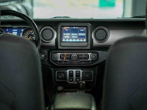 Used 2020 Jeep Wrangler Sport AWD/4WD image 12