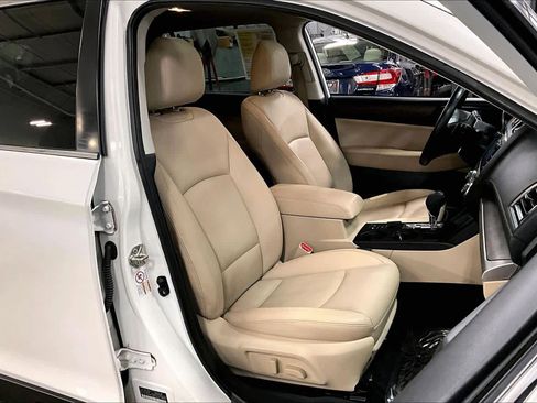 Used 2016 Subaru Outback 2.5i Limited image 9