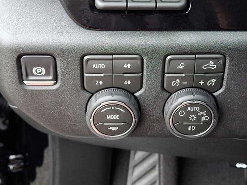 Used 2026 Chevrolet Silverado 1500 High Country w/ High Country Premium Package AWD/4WD image 25