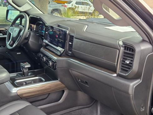 Used 2023 Chevrolet Silverado 1500 LT Trail Boss w/ LT Trail Boss Premium Package image 30