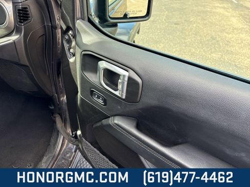 Used 2023 Jeep Gladiator Overland image 22