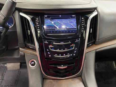 Used 2016 Cadillac Escalade Premium image 27