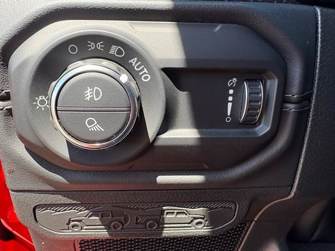 Used 2026 Jeep Gladiator Rubicon AWD/4WD image 16