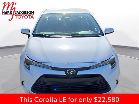 Used 2025 Toyota Corolla LE FWD image 3