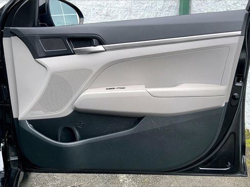 Used 2019 Hyundai Elantra SE image 26