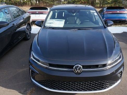 New 2026 Volkswagen Jetta SE image 2