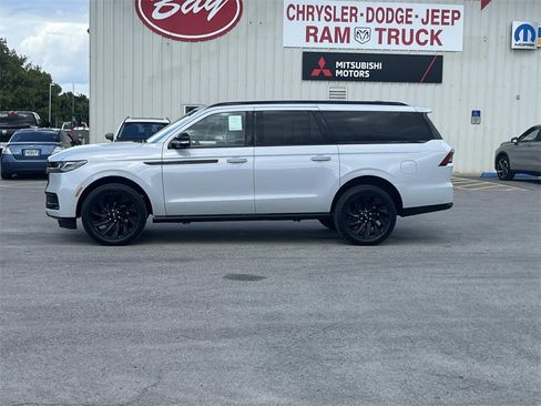 New 2025 Lincoln Navigator L Reserve w/ Jet Appearance Package image 2