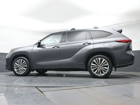 Used 2023 Toyota Highlander Platinum AWD/4WD image 39