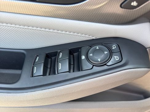 Used 2021 Chevrolet Traverse Premier FWD image 21