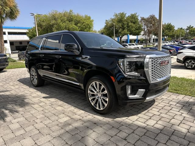 Used 2023 GMC Yukon XL Denali AWD/4WD image 16